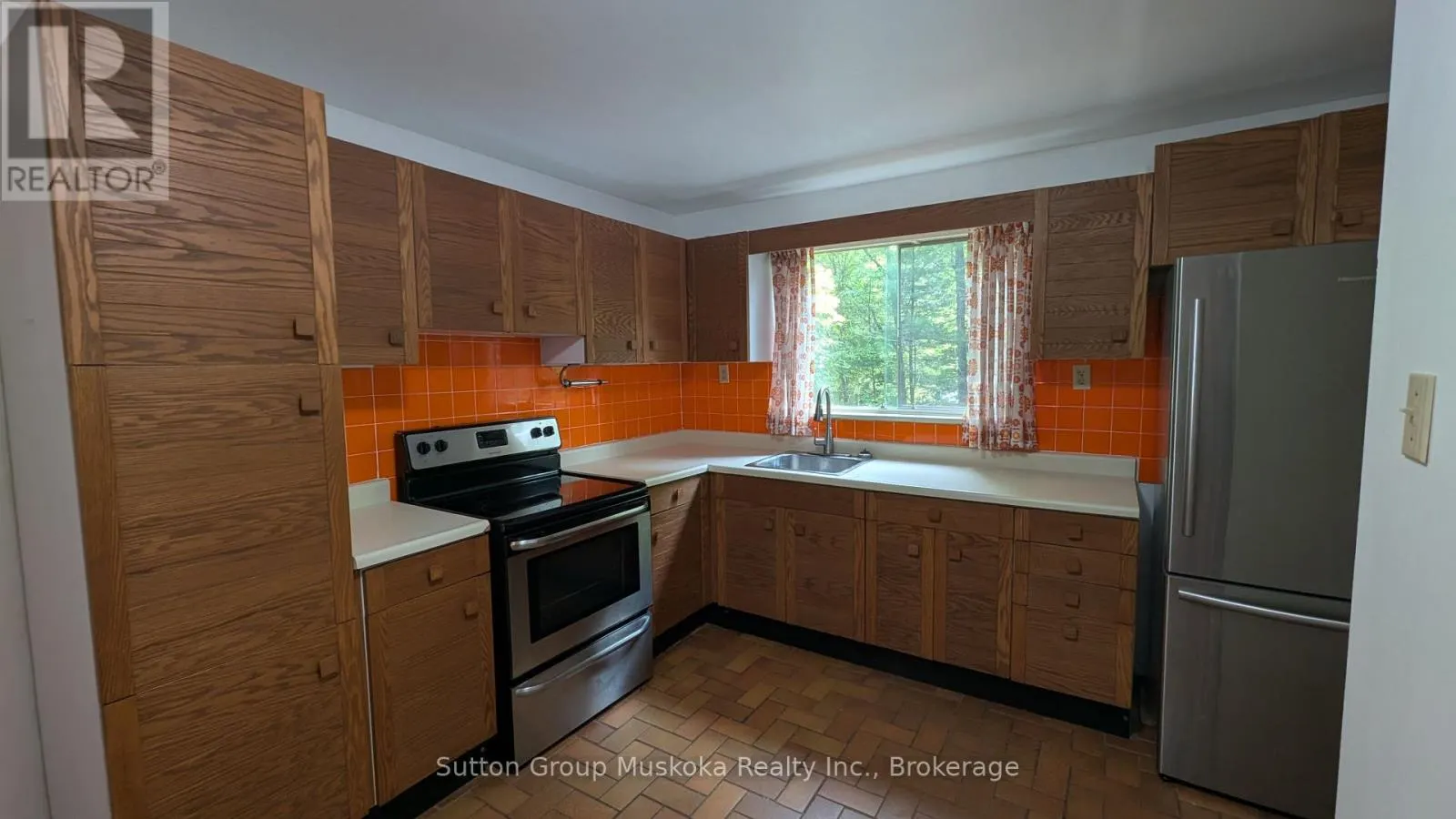 213 WOODLAND DRIVE