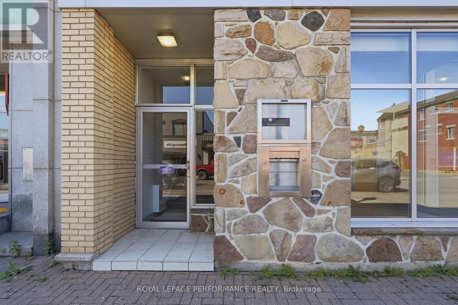 280 MAIN STREET E