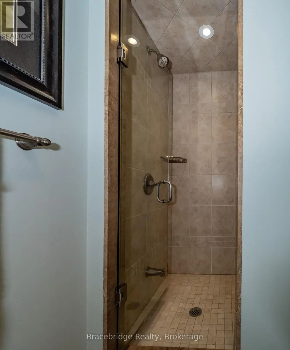 CARLING 4 W9 - 3876 MUSKOKA RD 118 HIGHWAY W