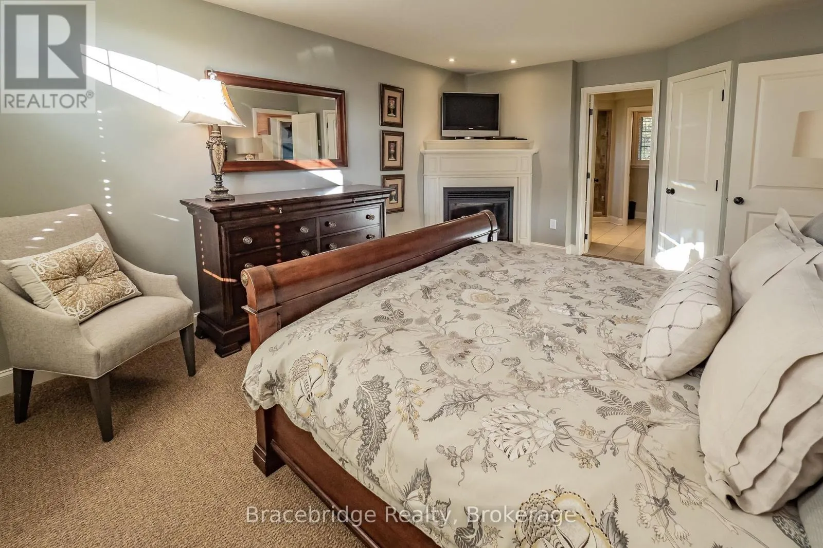 CARLING 4 W9 - 3876 MUSKOKA RD 118 HIGHWAY W