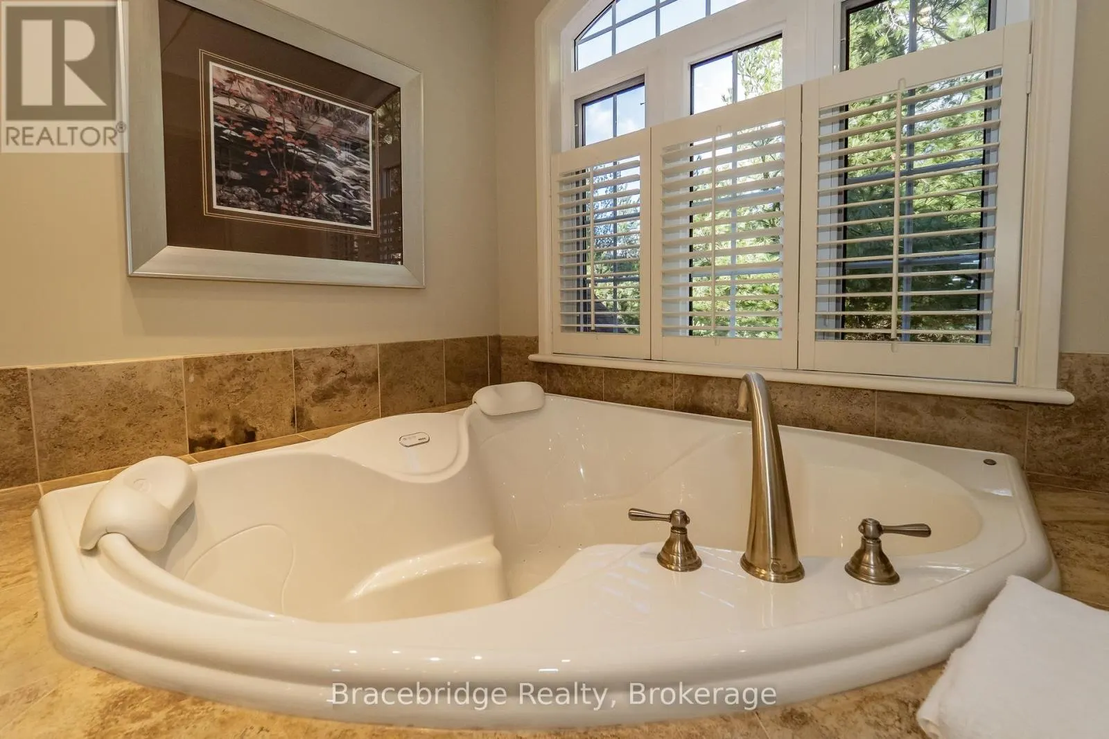 CARLING 4 W9 - 3876 MUSKOKA RD 118 HIGHWAY W