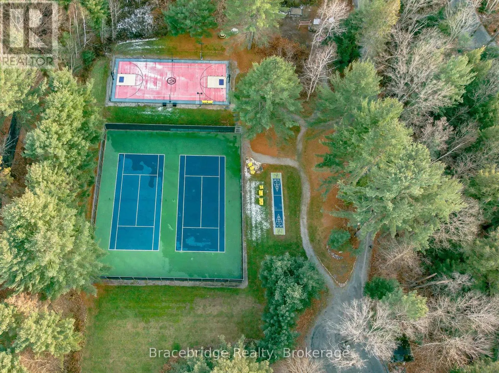 CARLING 4 W9 - 3876 MUSKOKA RD 118 HIGHWAY W