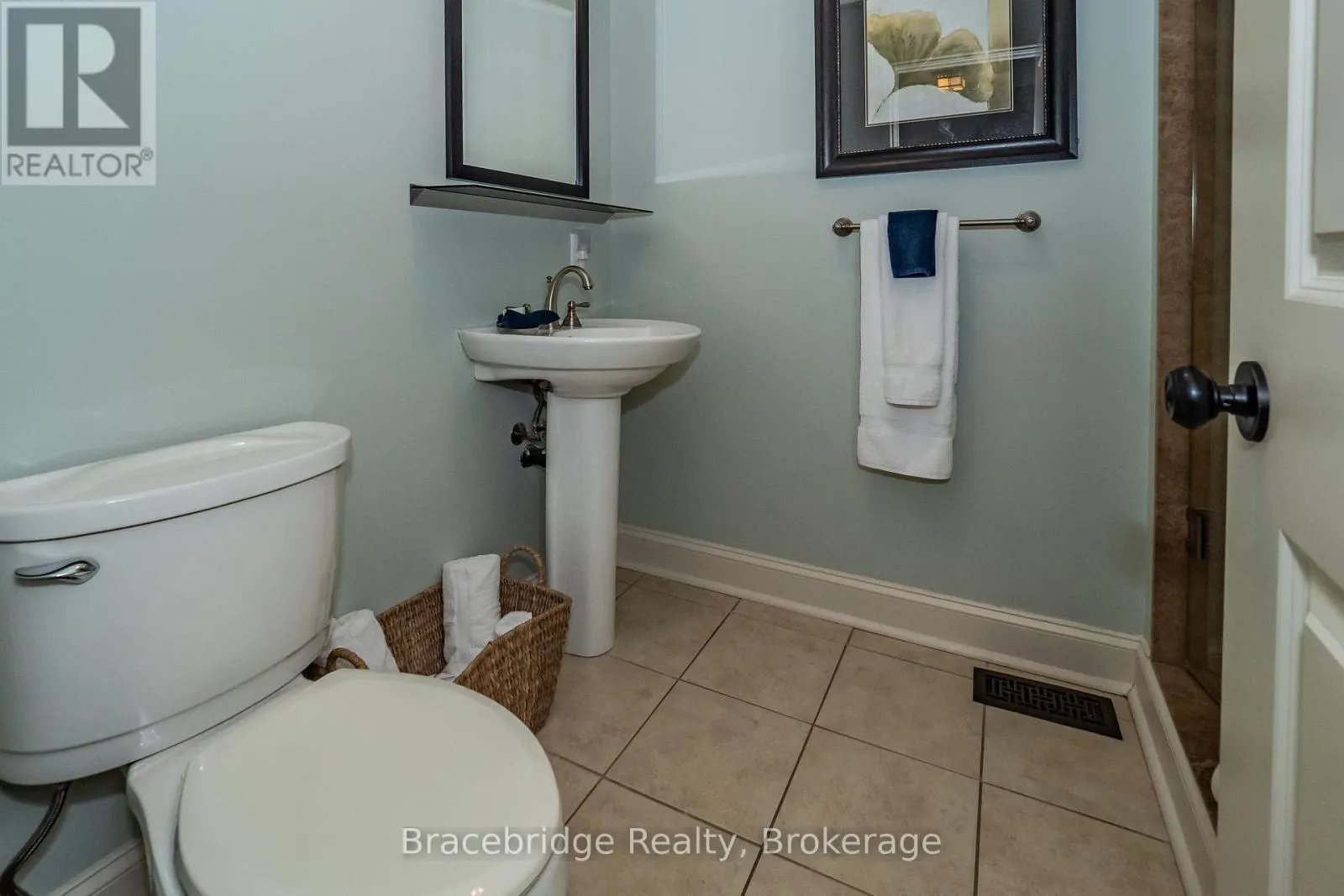 CARLING 4 W9 - 3876 MUSKOKA RD 118 HIGHWAY W