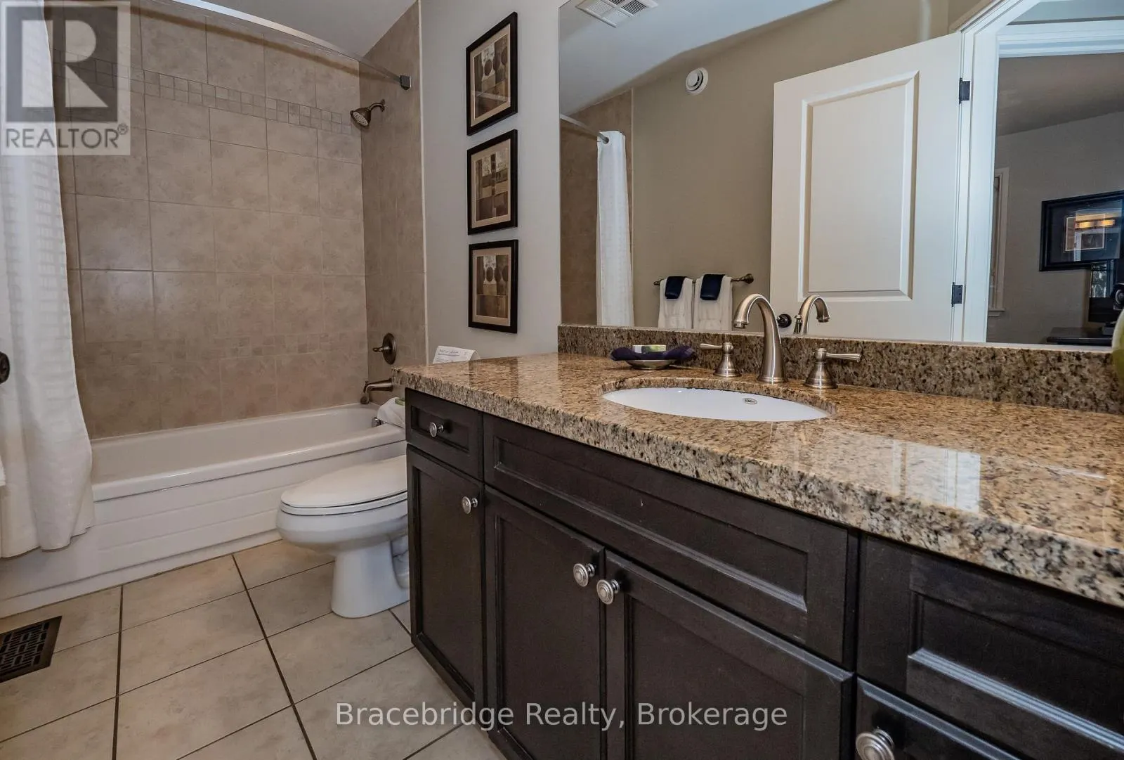 CARLING 4 W9 - 3876 MUSKOKA RD 118 HIGHWAY W