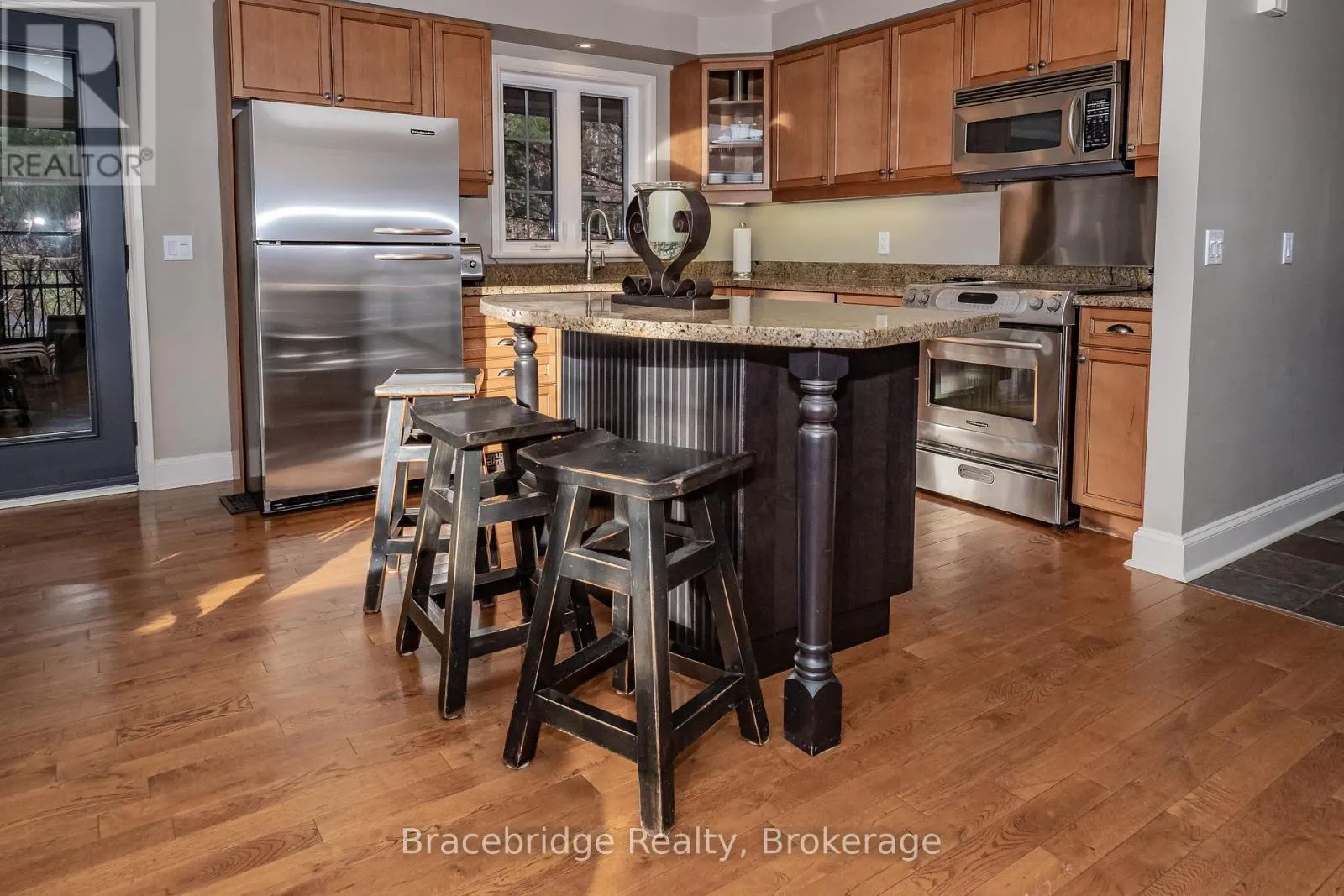 CARLING 4 W9 - 3876 MUSKOKA RD 118 HIGHWAY W
