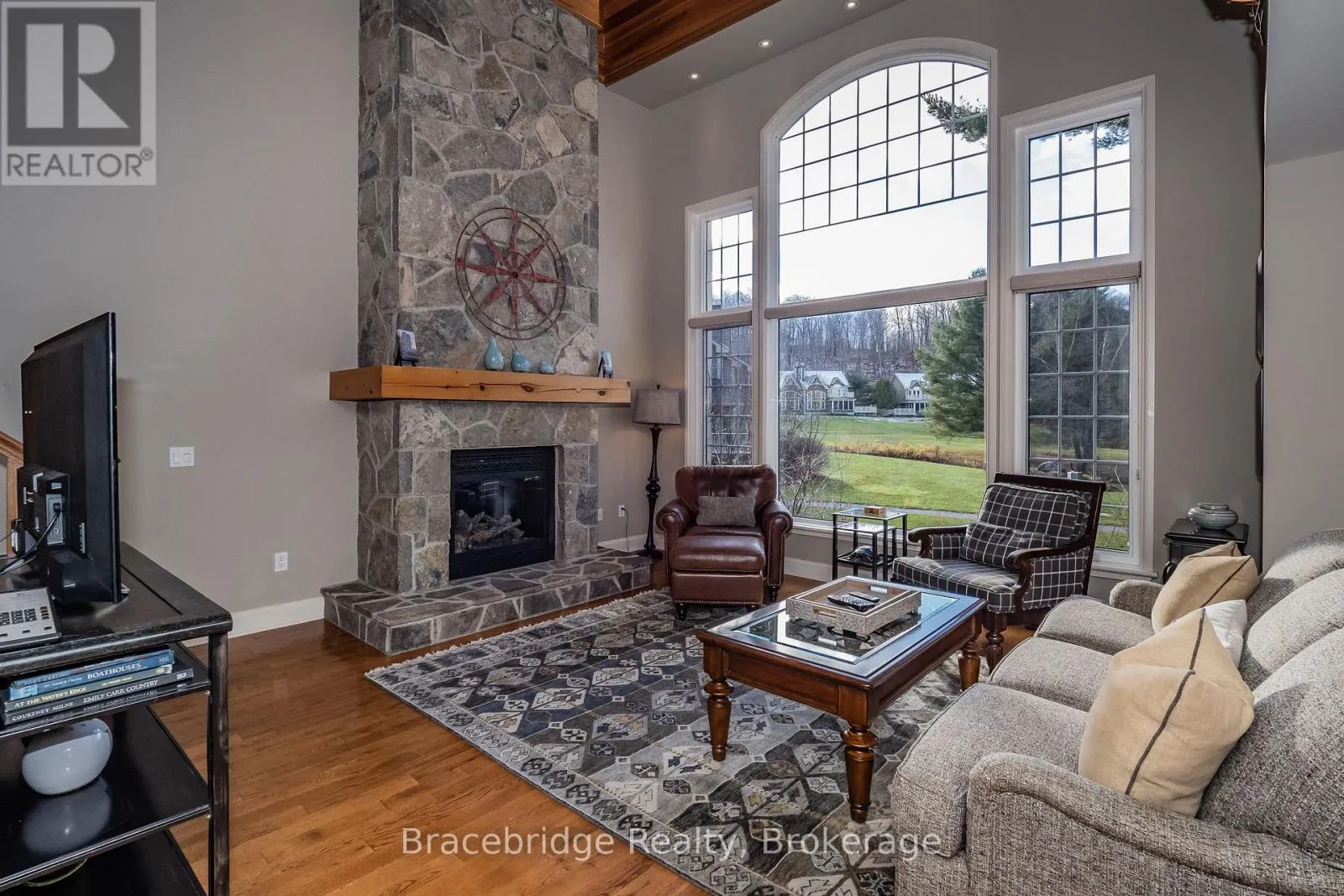 CARLING 4 W9 - 3876 MUSKOKA RD 118 HIGHWAY W