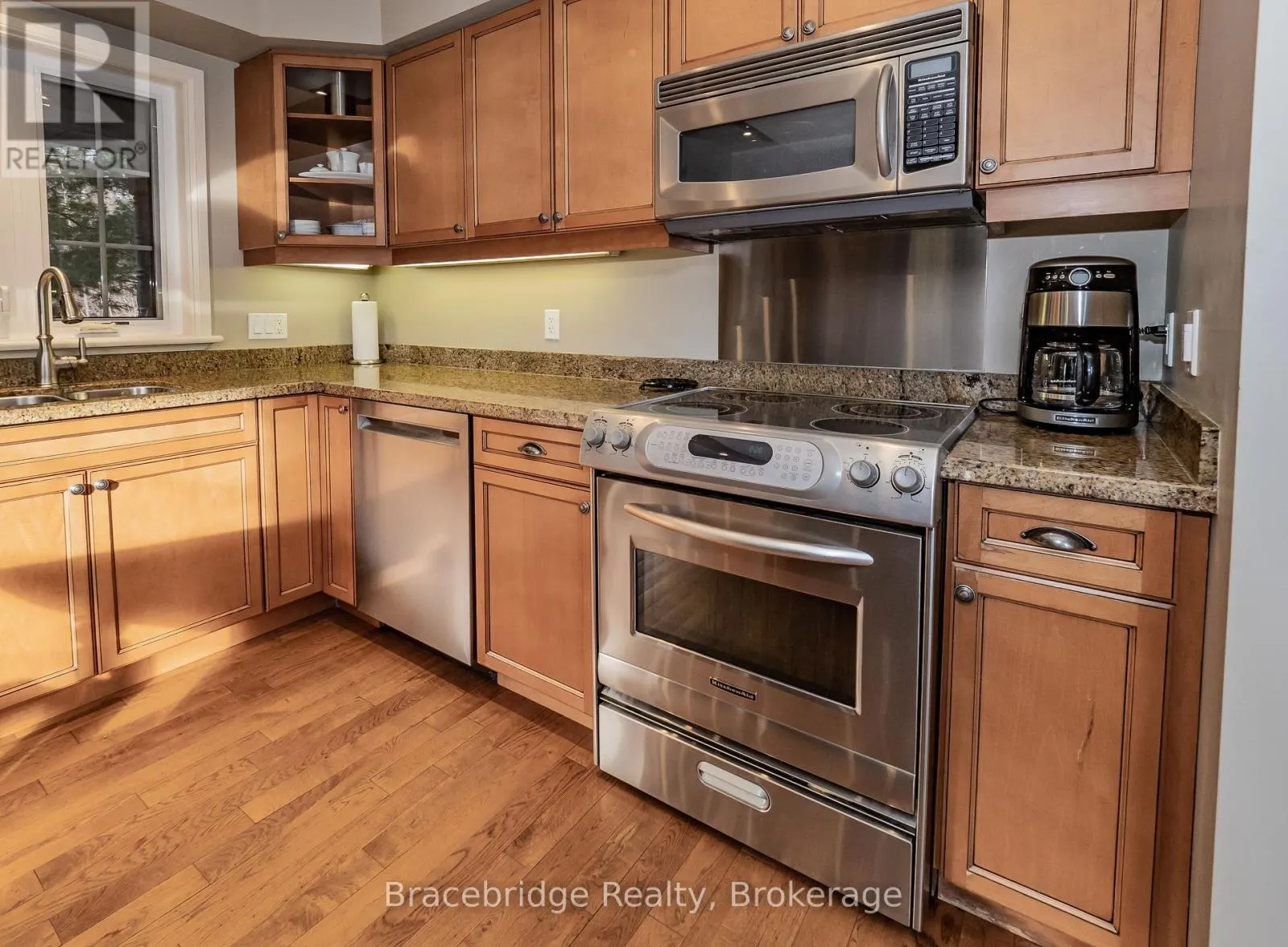 CARLING 4 W9 - 3876 MUSKOKA RD 118 HIGHWAY W
