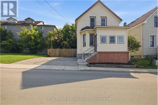 17 DOUGLAS STREET