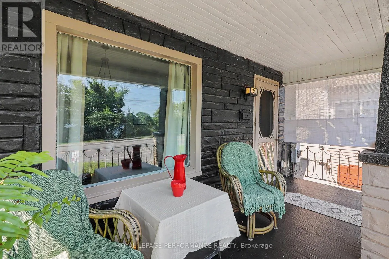 1304 MONTREAL ROAD