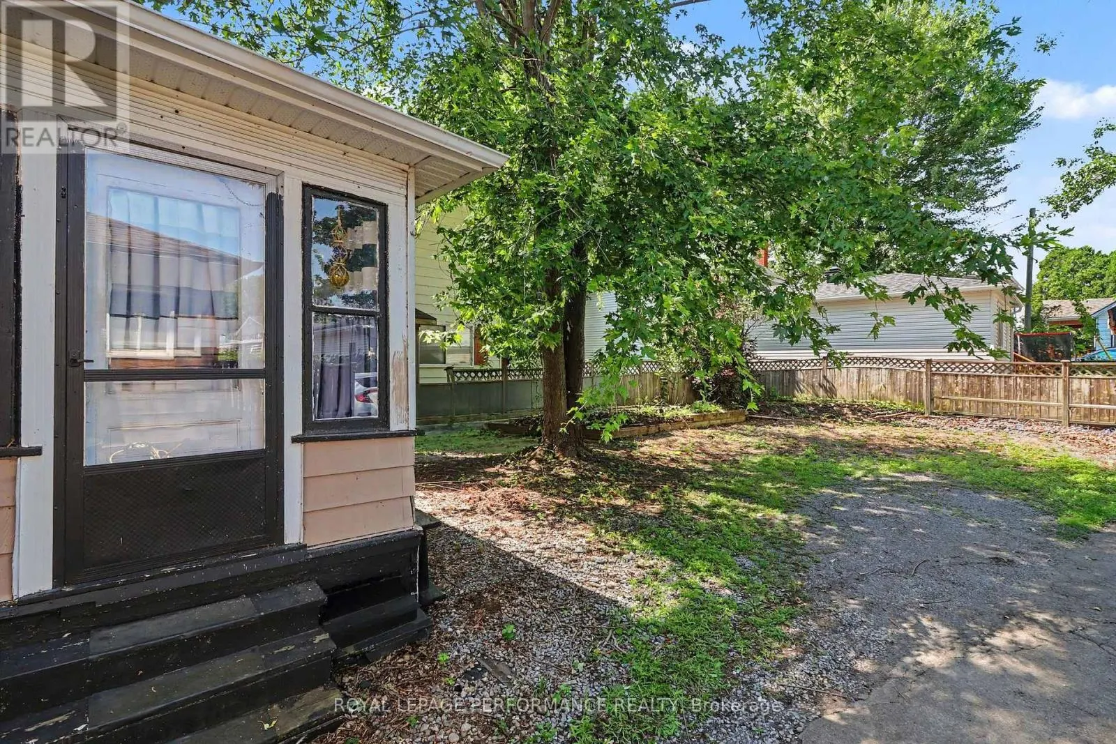 1304 MONTREAL ROAD
