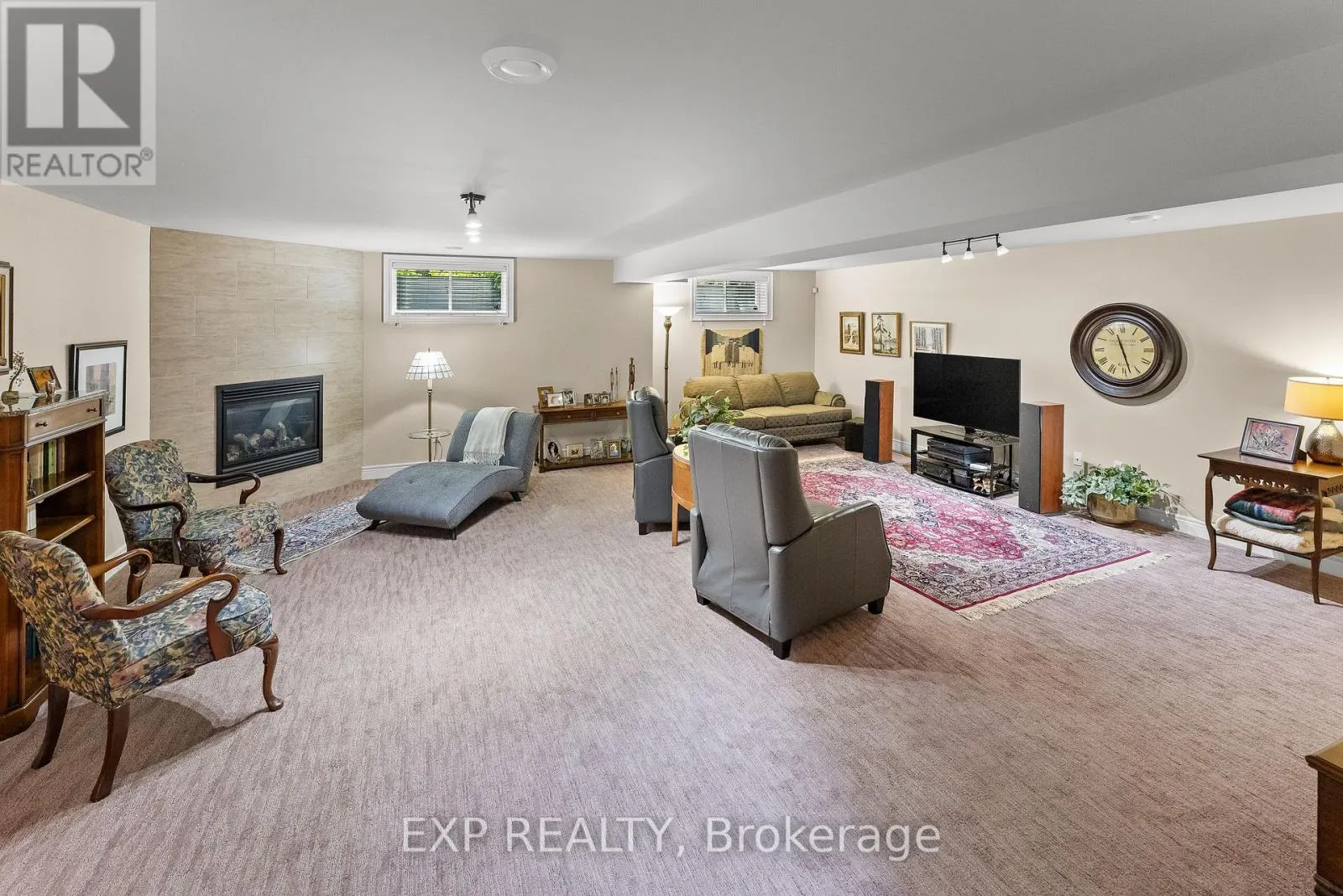 6 CREEKSIDE DRIVE