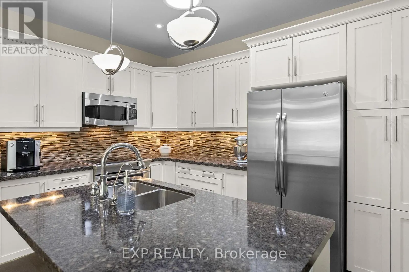 6 CREEKSIDE DRIVE