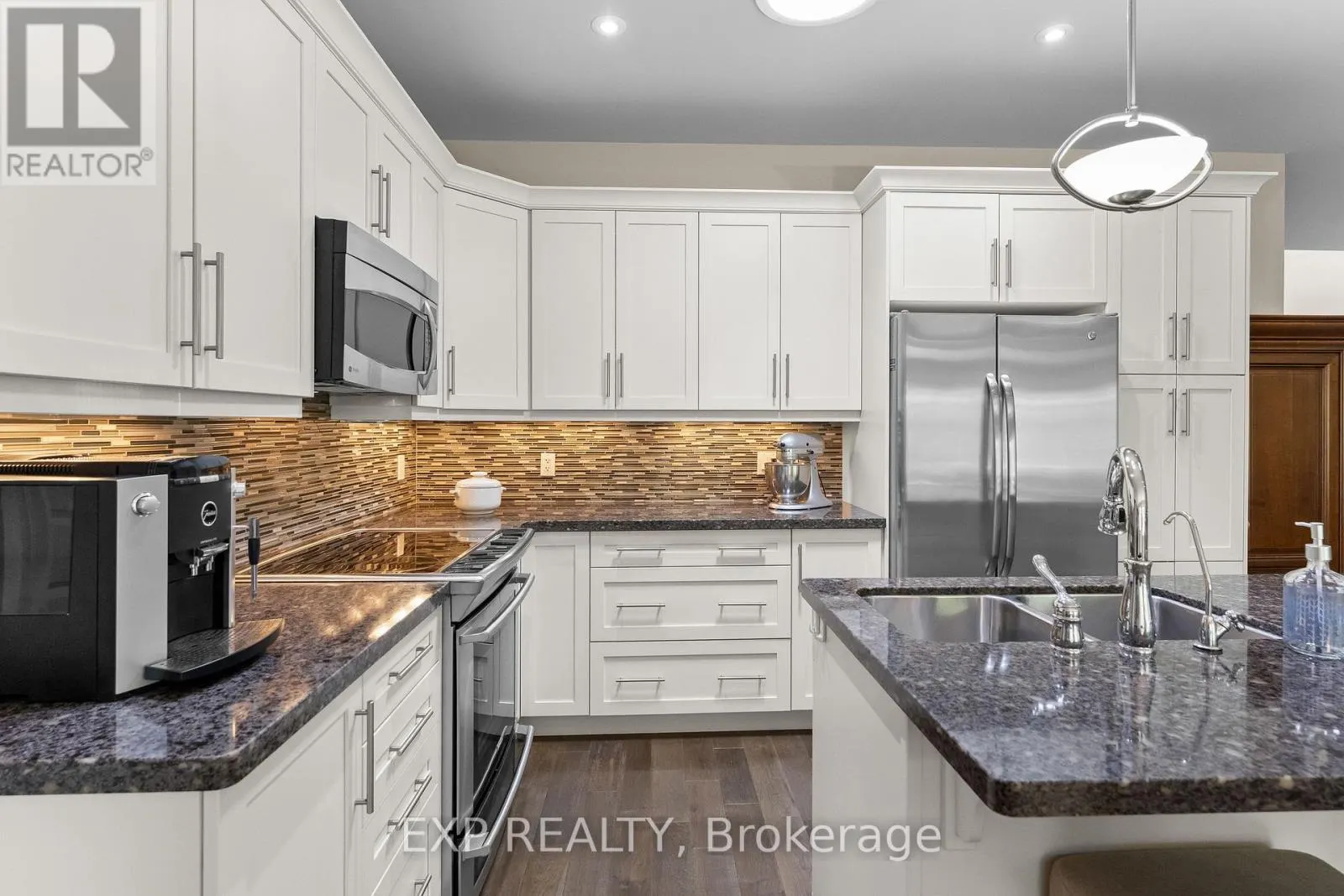 6 CREEKSIDE DRIVE