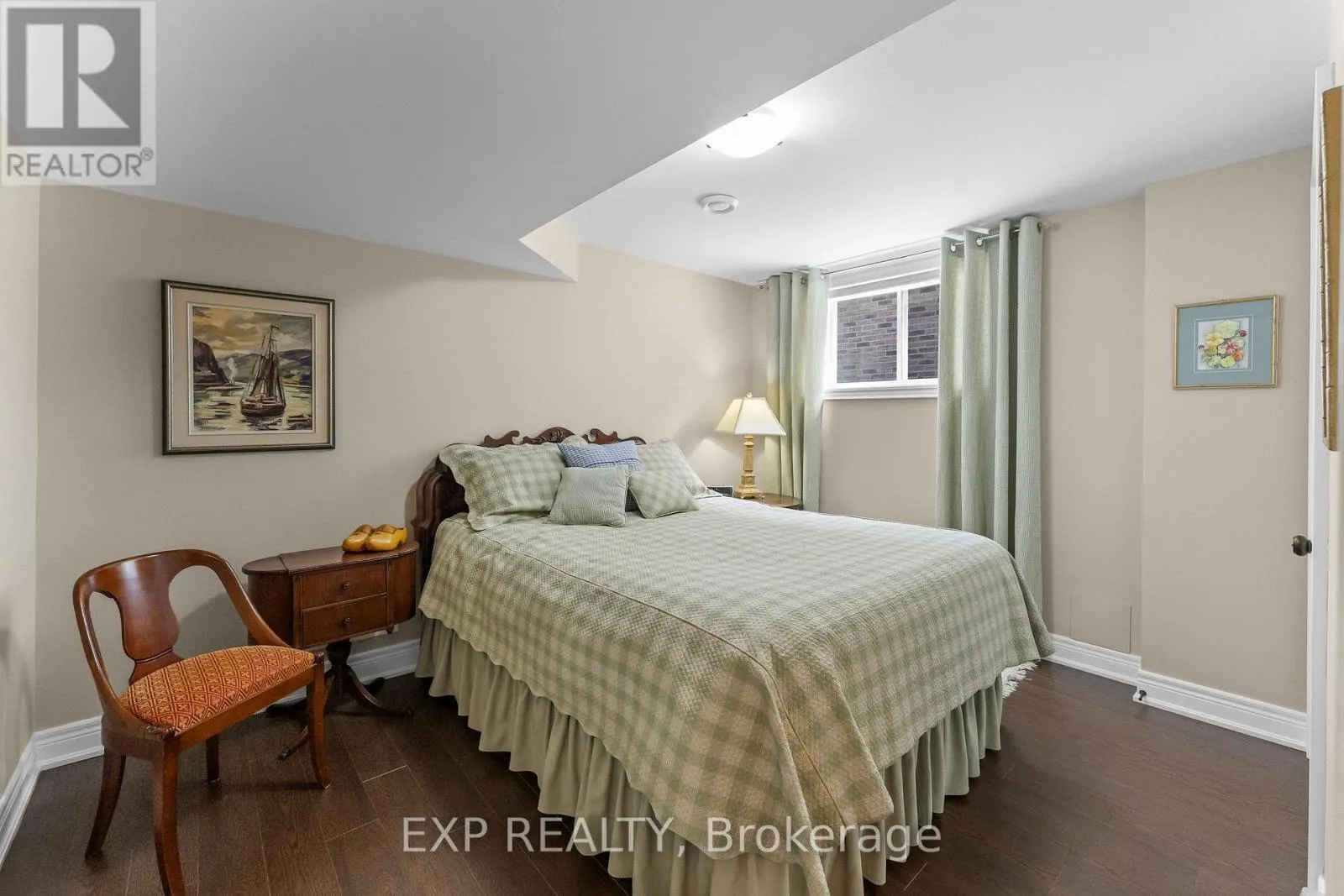 6 CREEKSIDE DRIVE