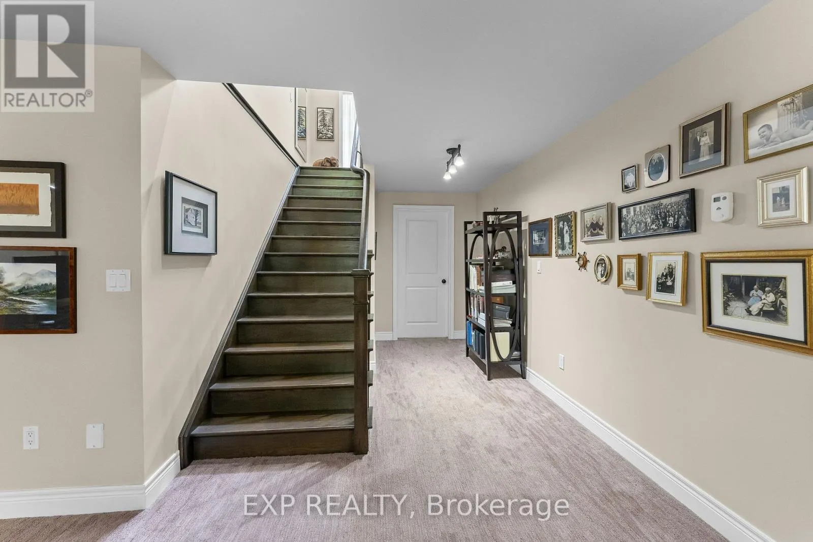 6 CREEKSIDE DRIVE