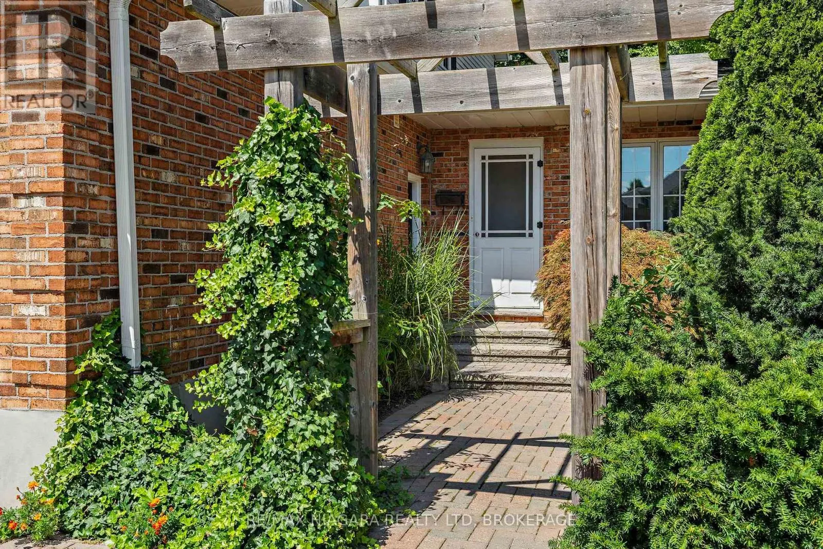 3908 CAROLYNN COURT