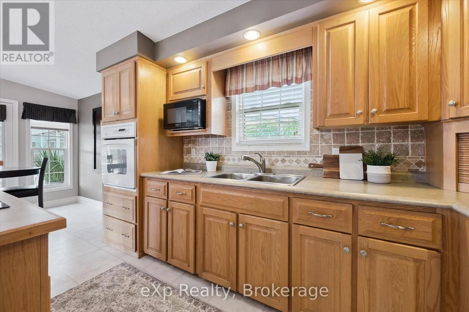 18 JASPER HEIGHTS PRIVATE