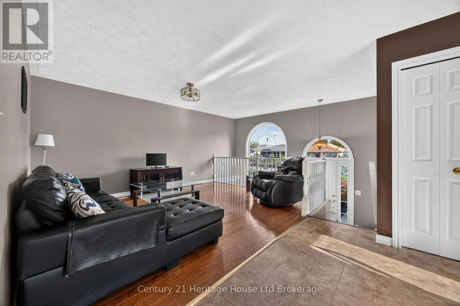 16 HERFORD STREET