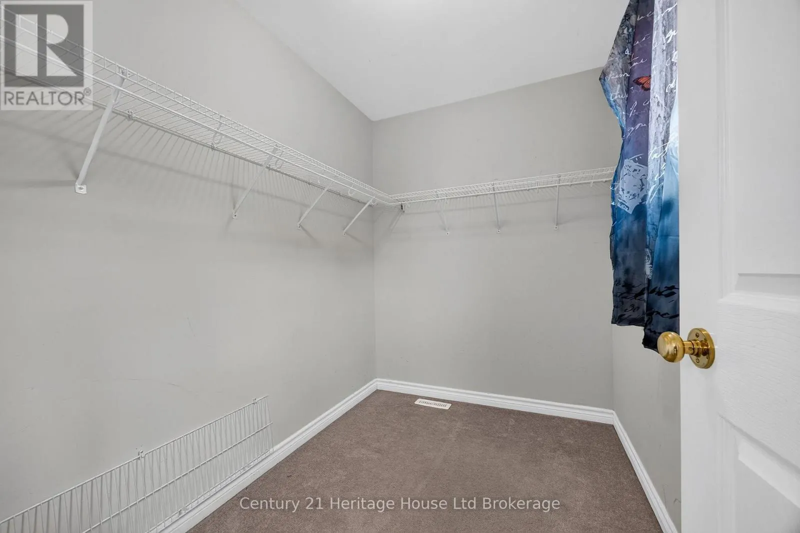 16 HERFORD STREET