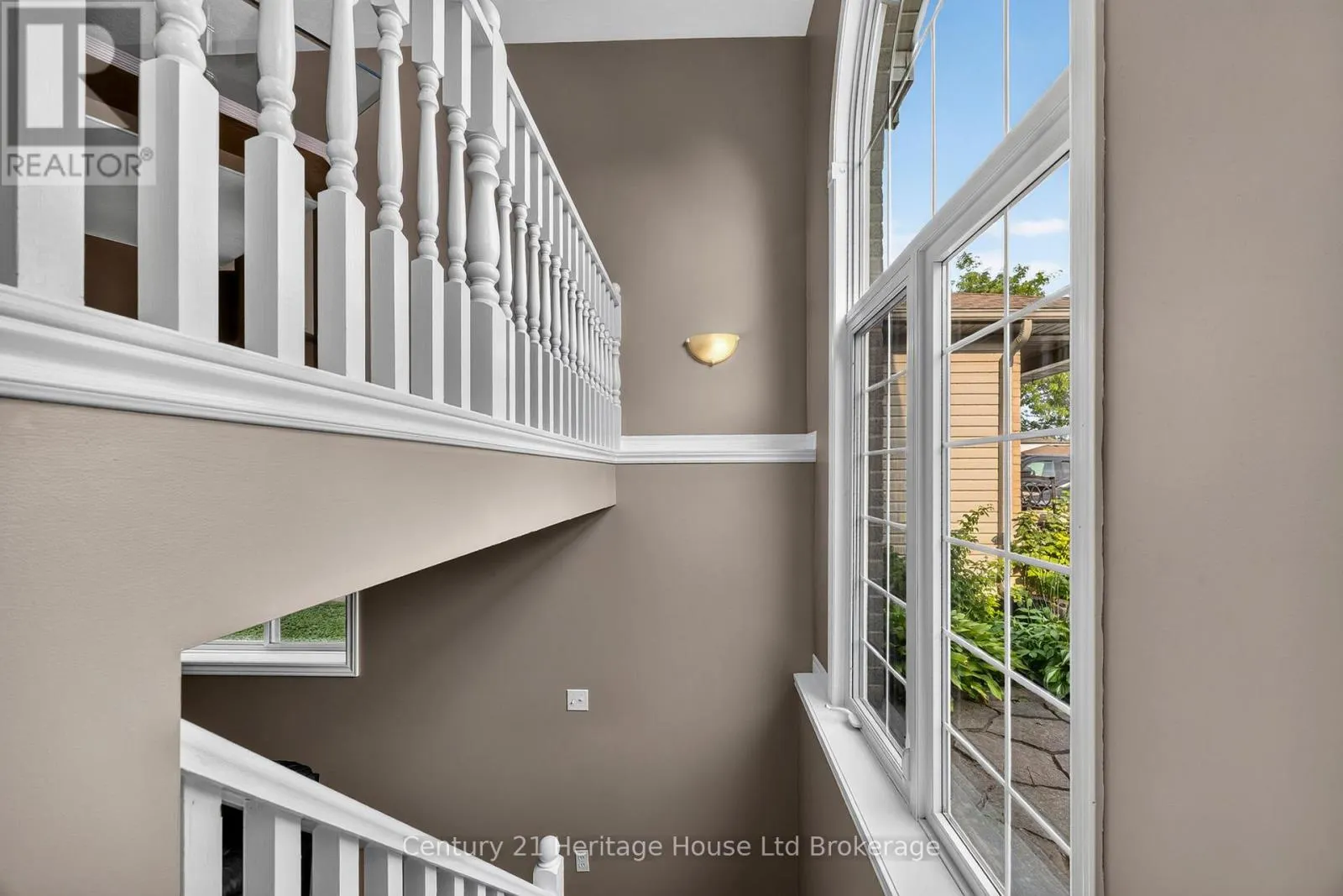 16 HERFORD STREET