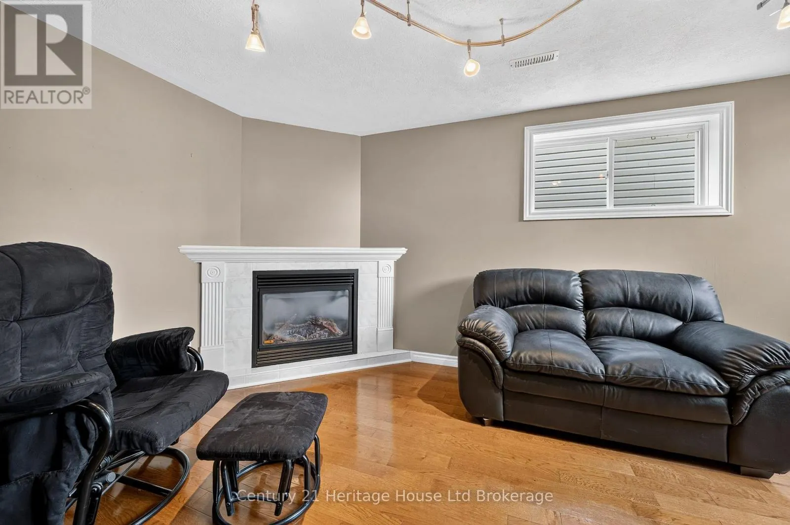 16 HERFORD STREET