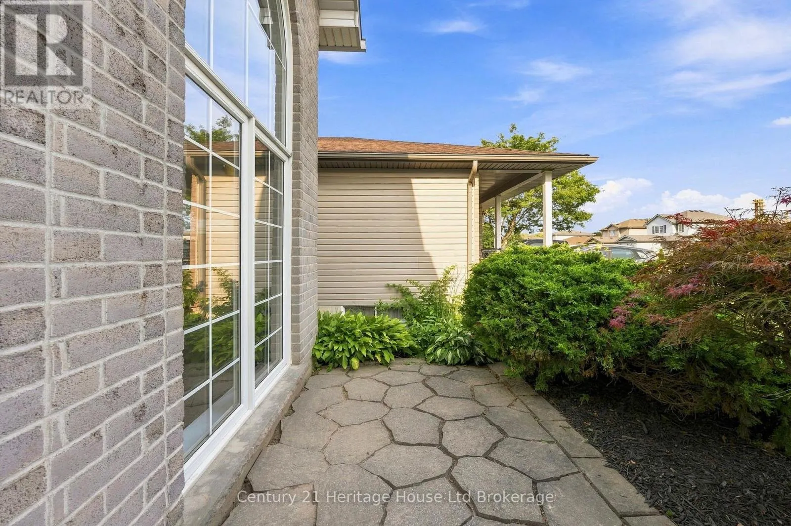 16 HERFORD STREET