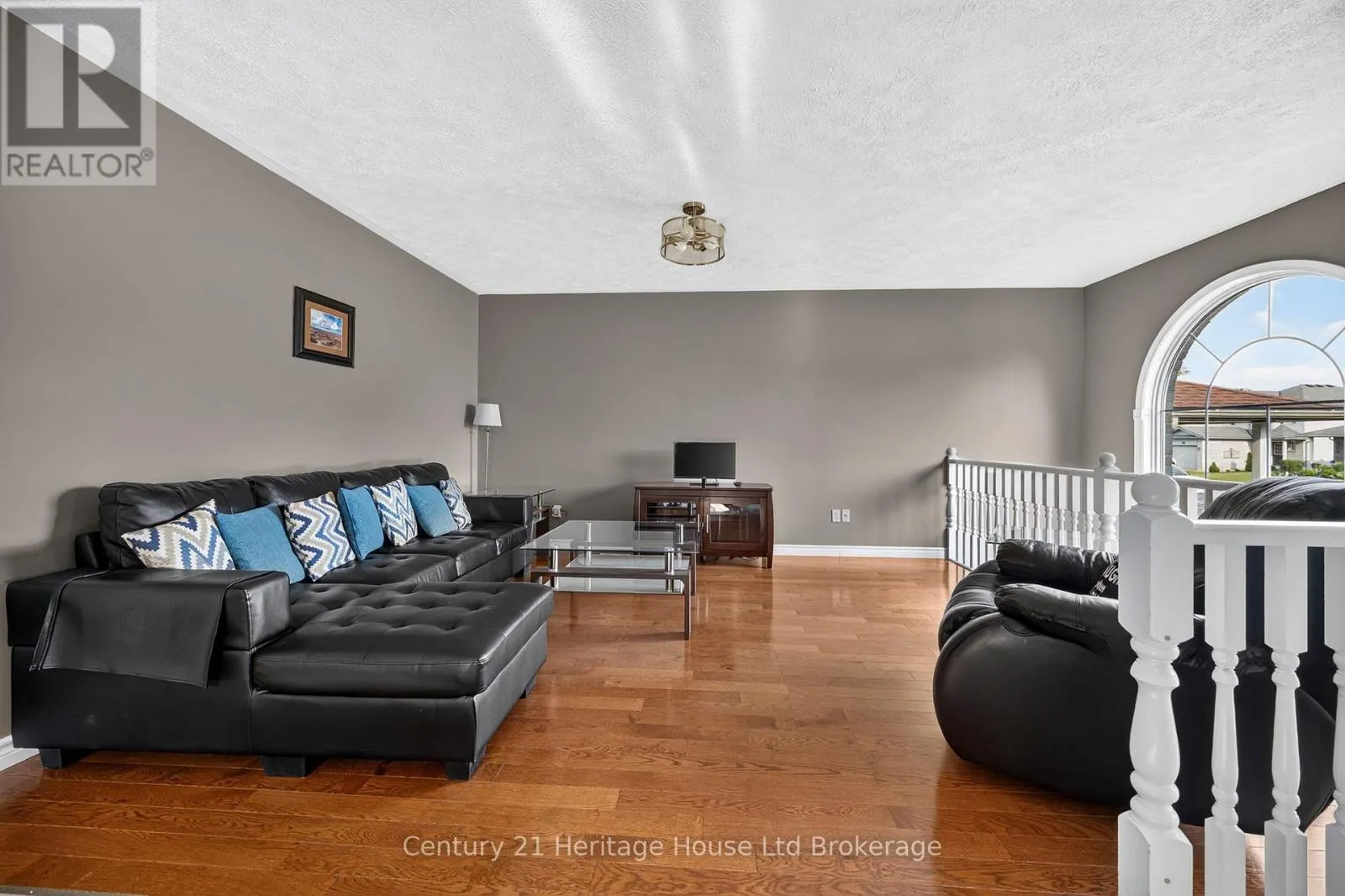 16 HERFORD STREET