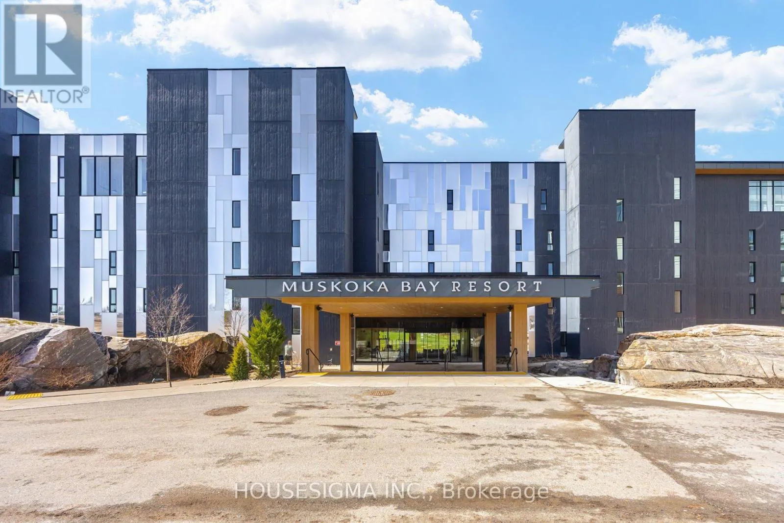 313 - 120 CARRICK TRAIL