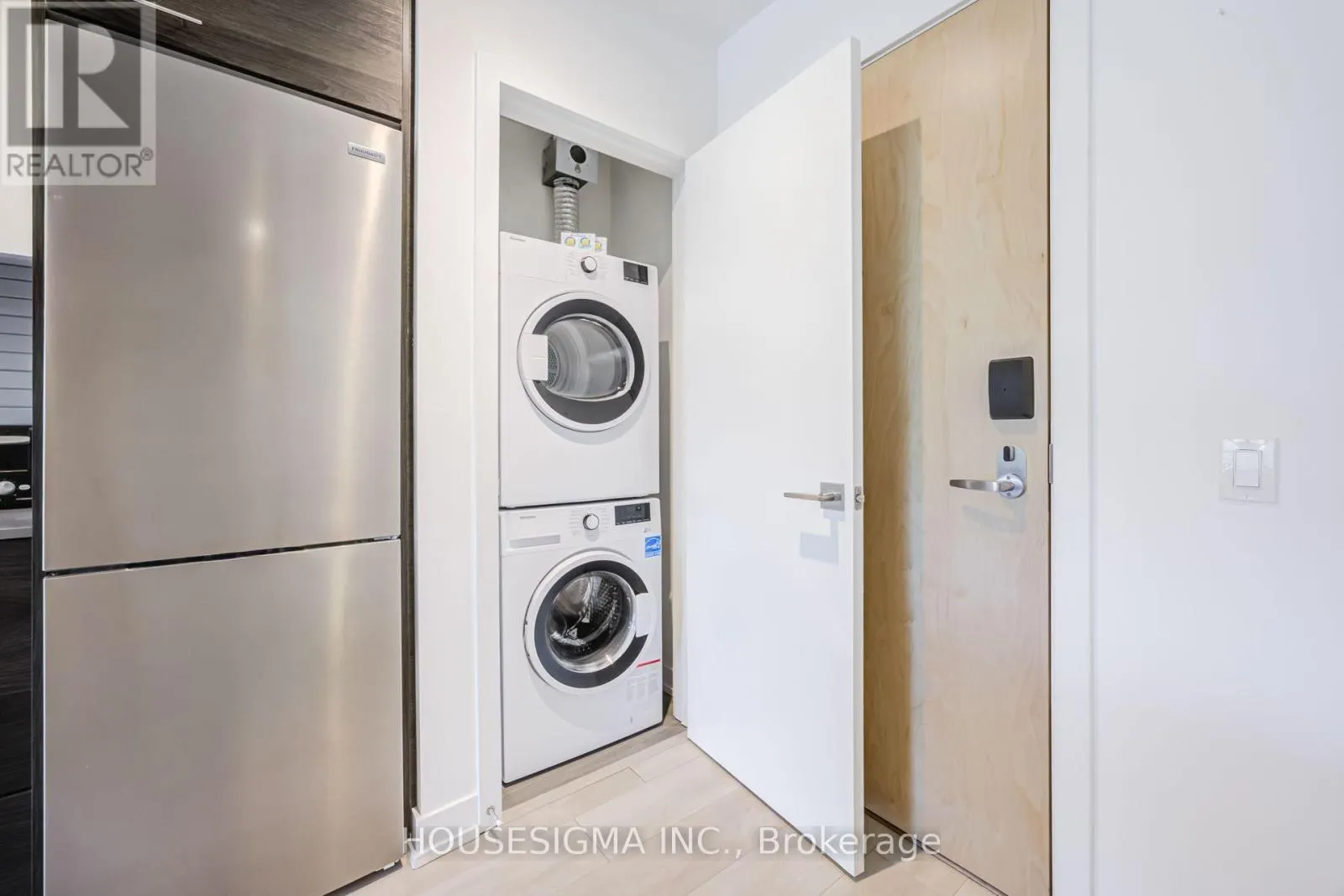 313 - 120 CARRICK TRAIL