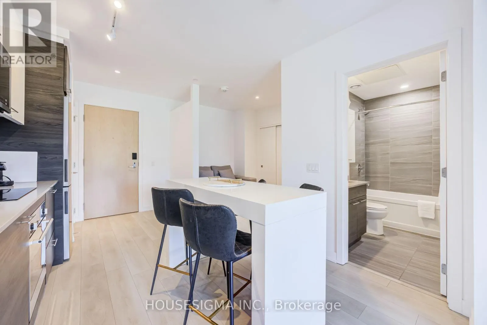 313 - 120 CARRICK TRAIL