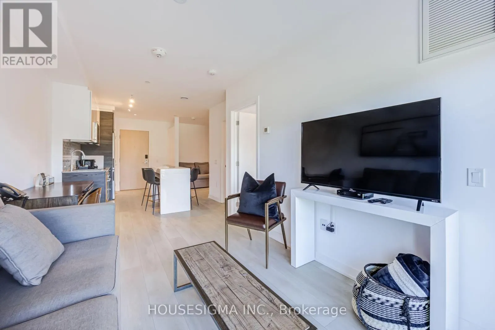 313 - 120 CARRICK TRAIL