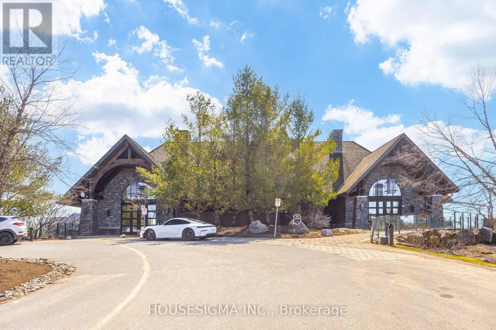 313 - 120 CARRICK TRAIL