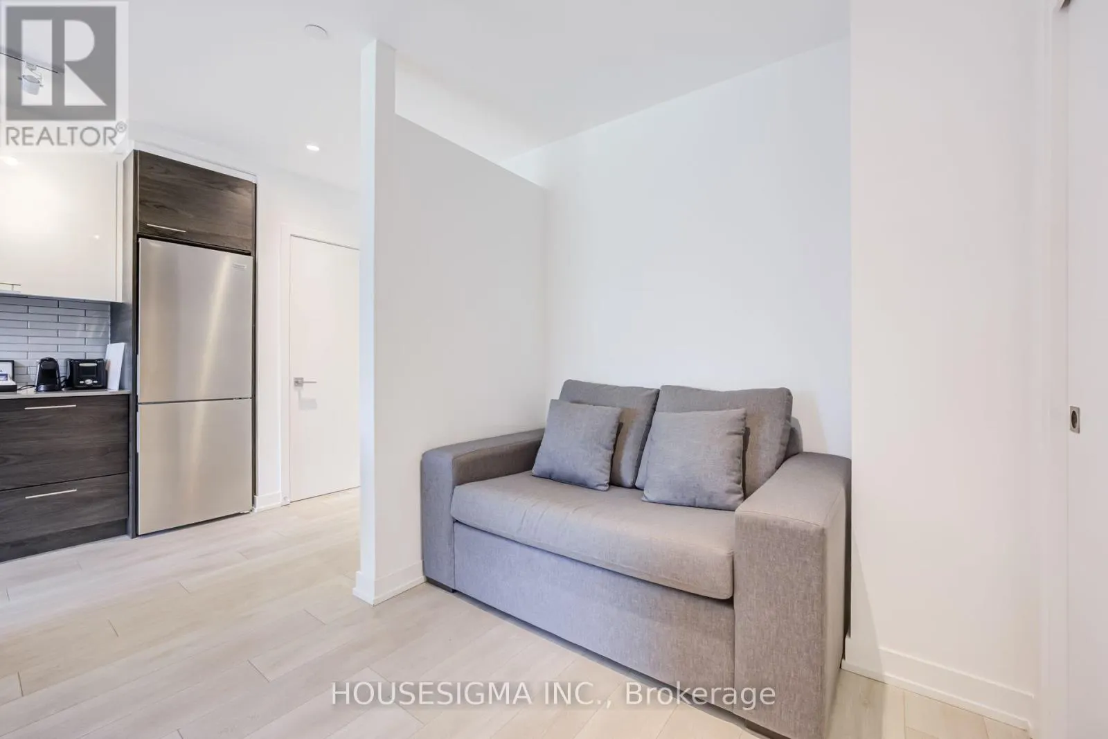 313 - 120 CARRICK TRAIL