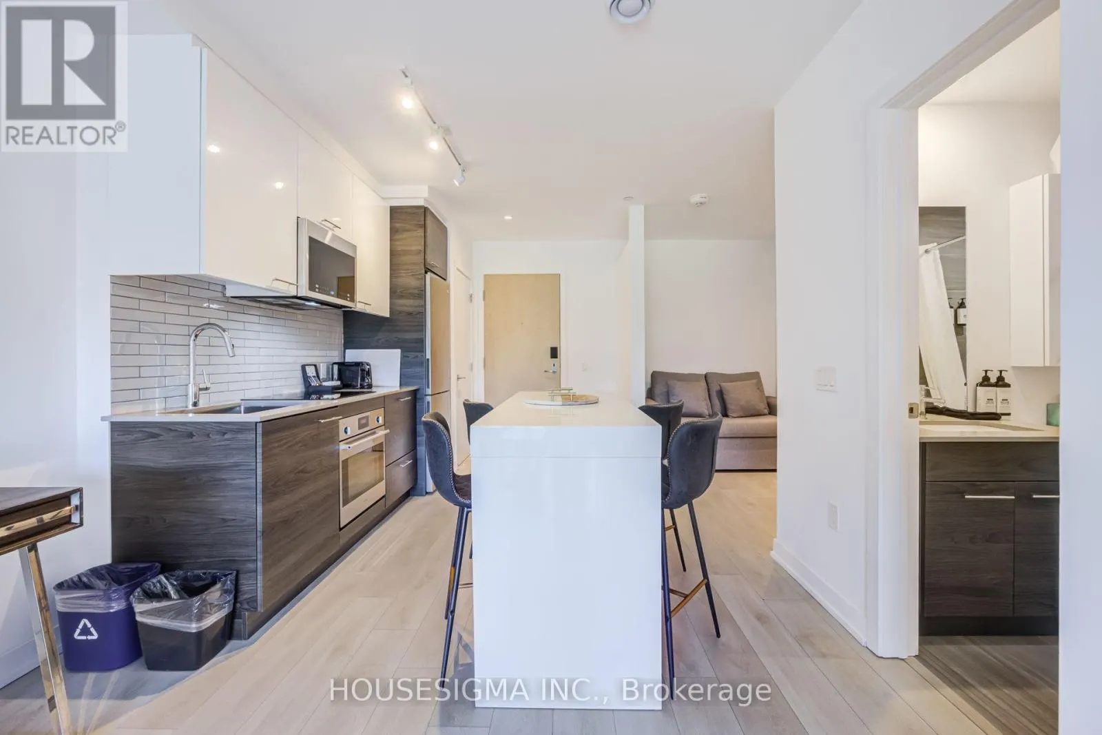 313 - 120 CARRICK TRAIL