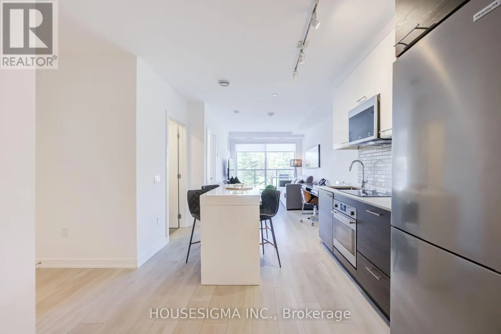 313 - 120 CARRICK TRAIL