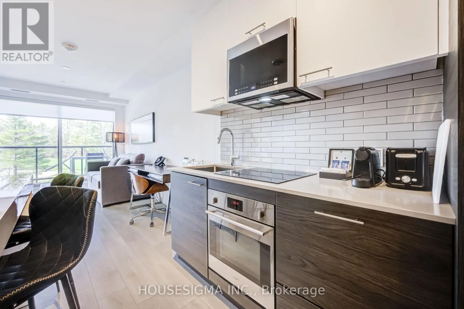313 - 120 CARRICK TRAIL