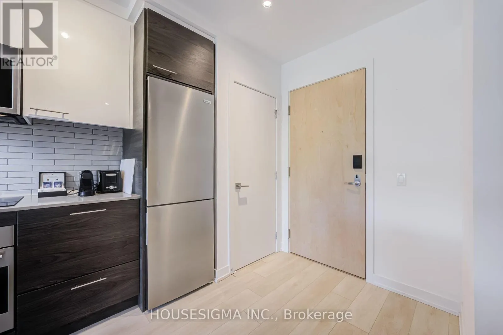 313 - 120 CARRICK TRAIL