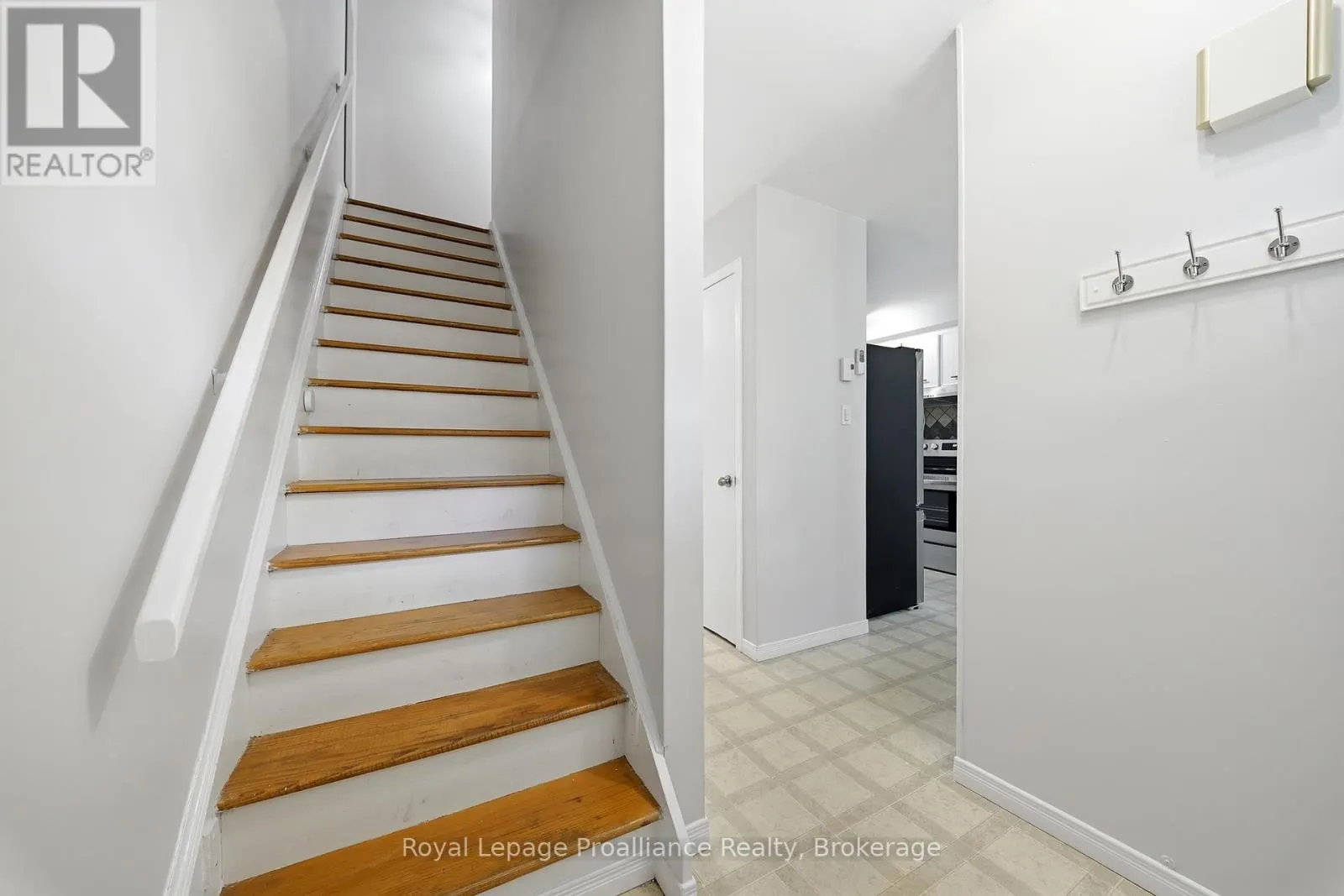 B - 19 PRINCE OF WALES DRIVE #B