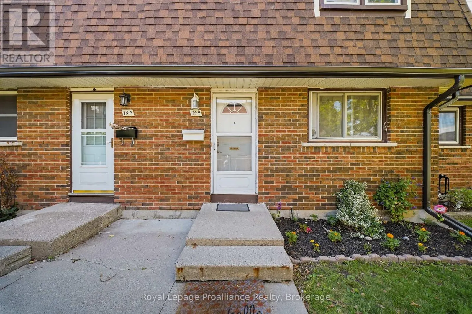 B - 19 PRINCE OF WALES DRIVE #B