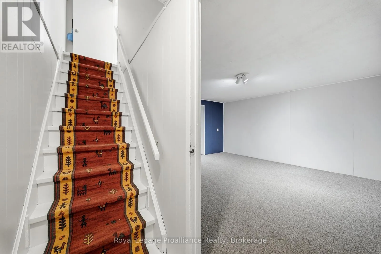 B - 19 PRINCE OF WALES DRIVE #B