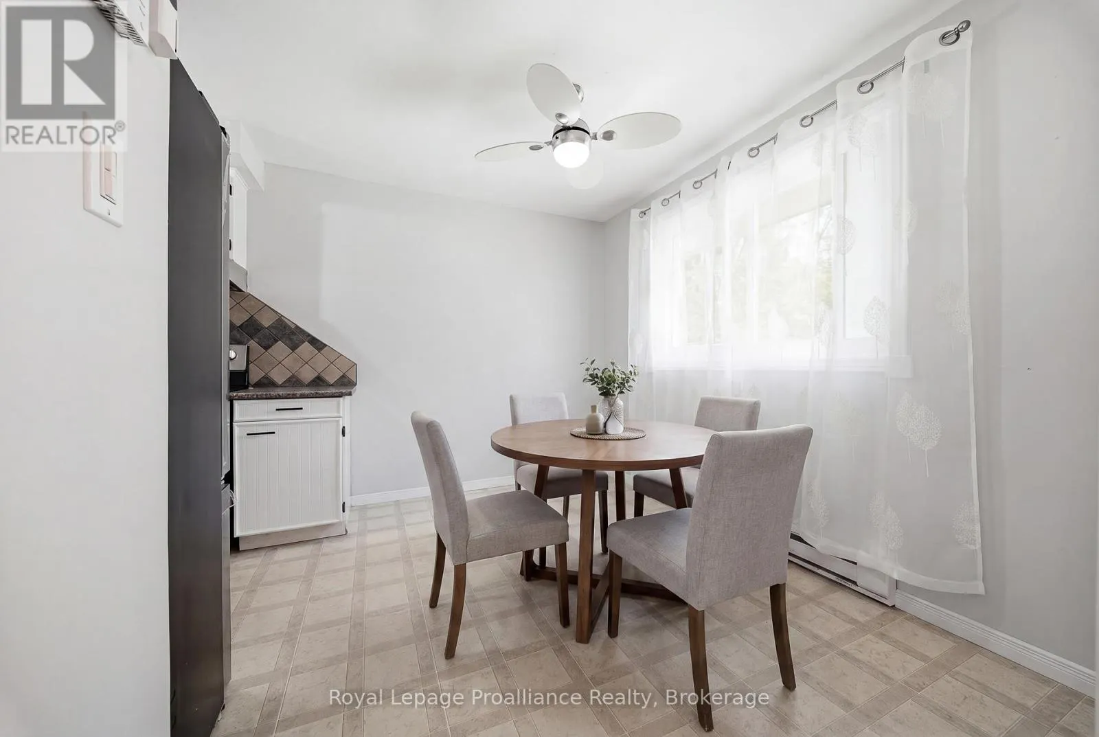 B - 19 PRINCE OF WALES DRIVE #B