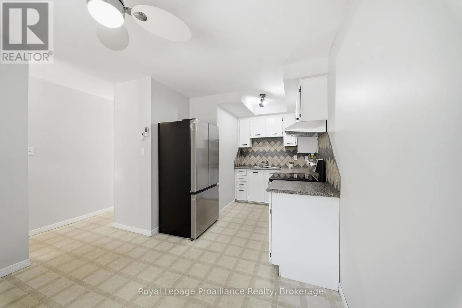 B - 19 PRINCE OF WALES DRIVE #B