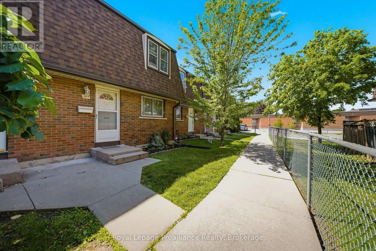B - 19 PRINCE OF WALES DRIVE #B