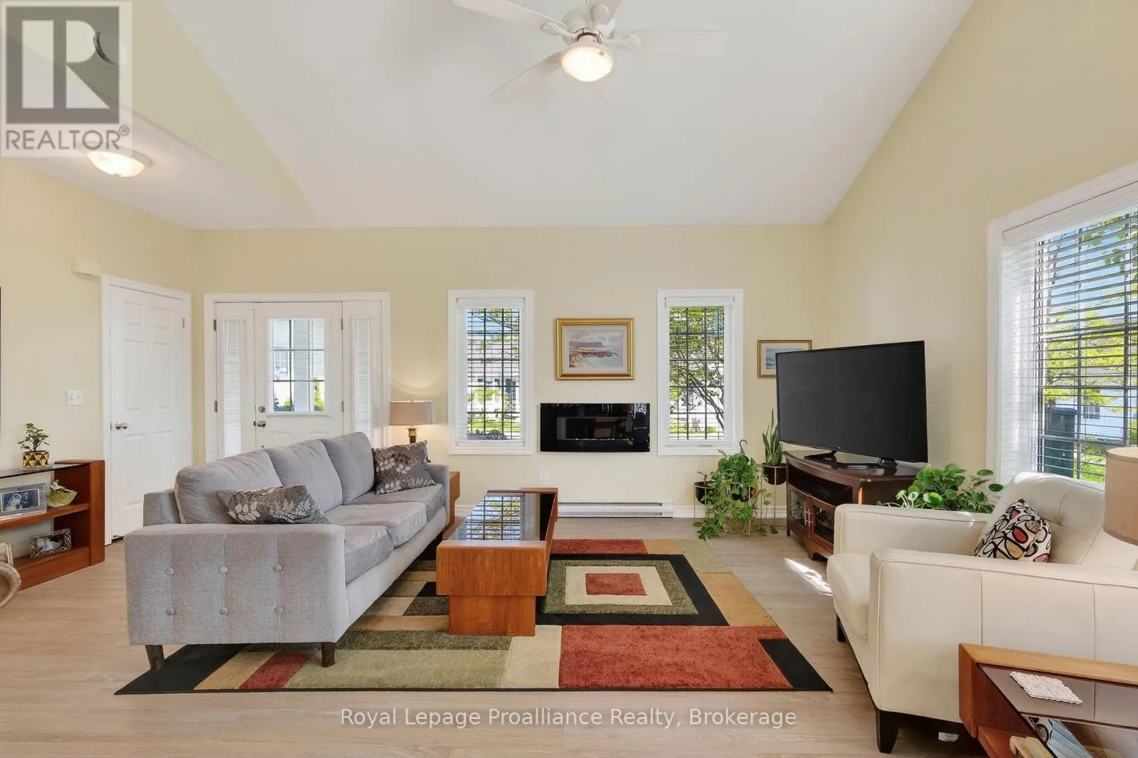 402 - 325 DENSMORE ROAD #402