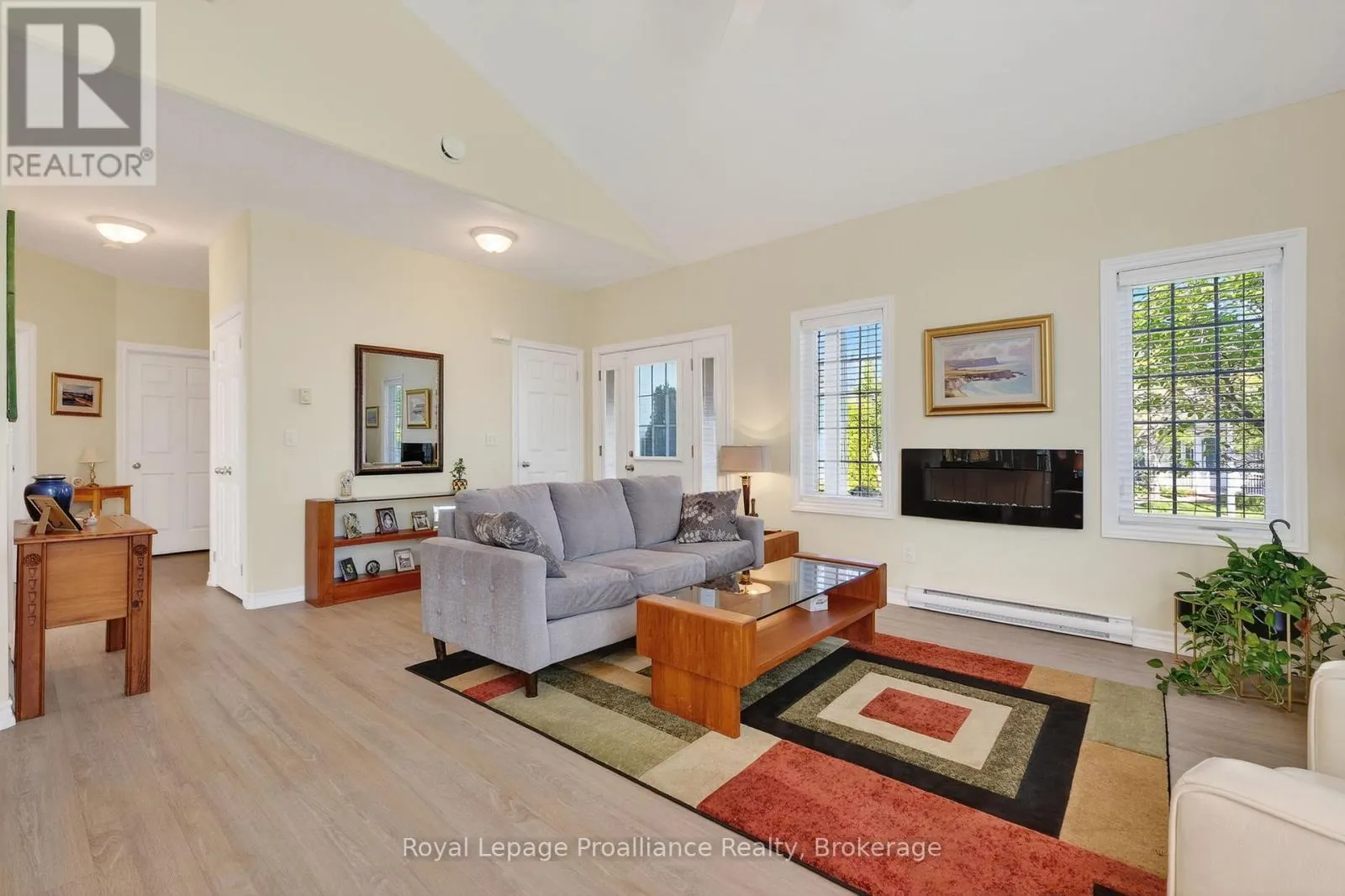 402 - 325 DENSMORE ROAD #402