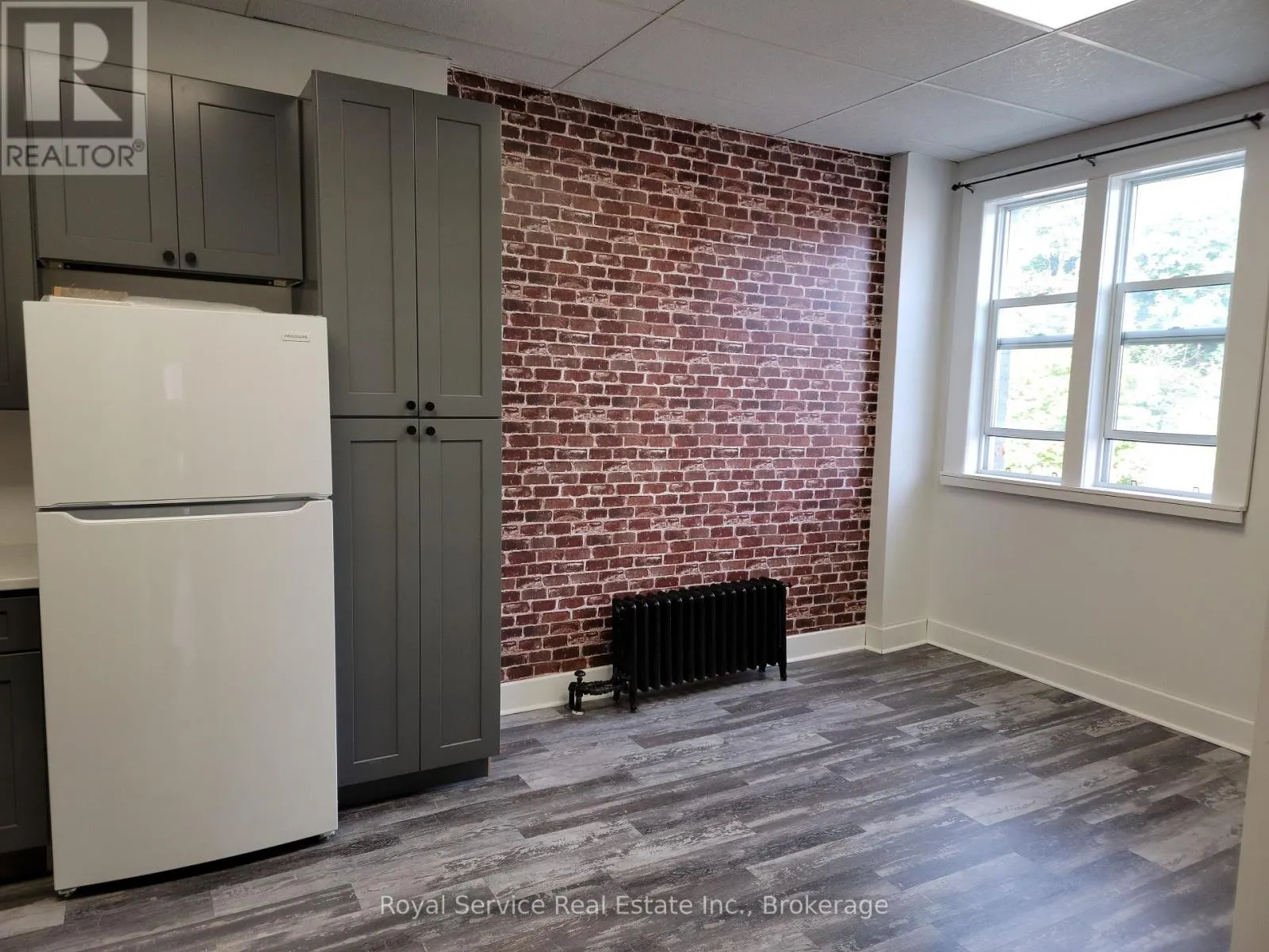 #2 - 18 WALTON STREET ##2