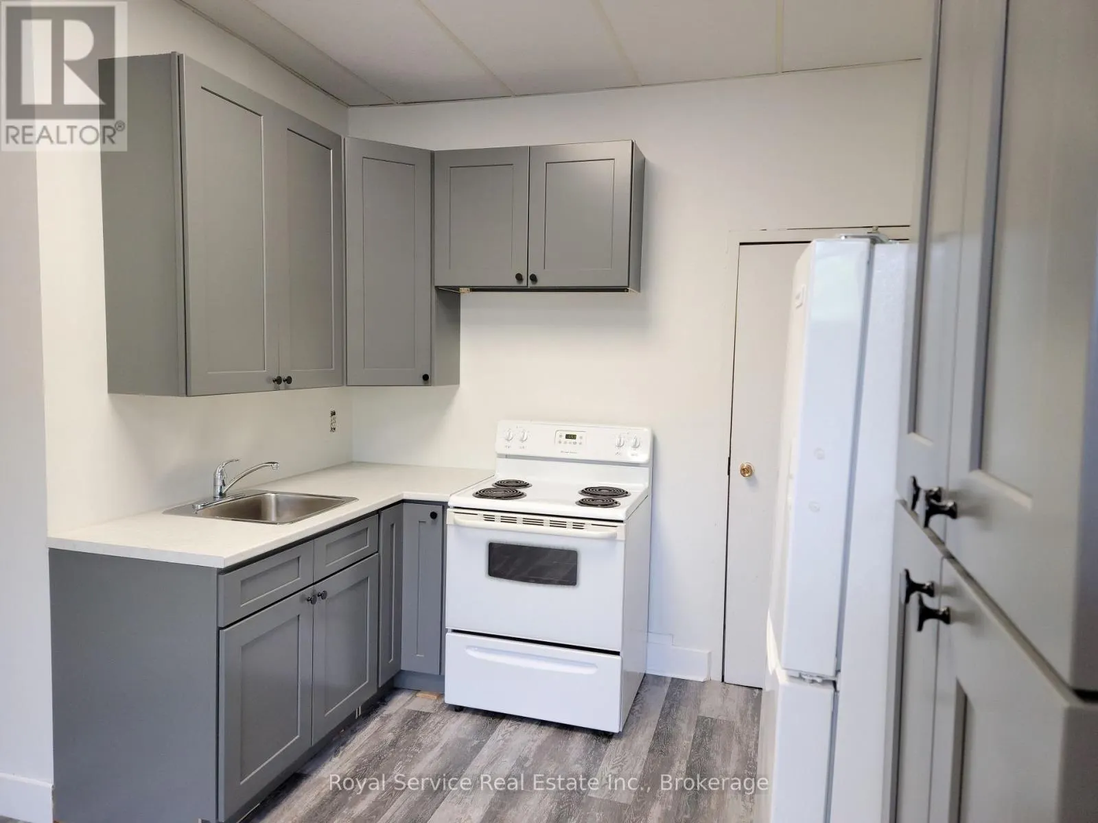 #2 - 18 WALTON STREET ##2