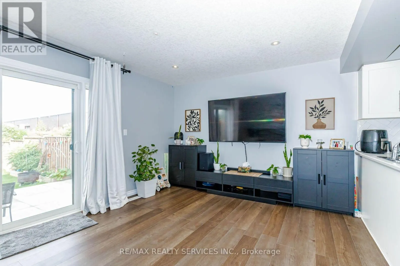 1561 DUNKIRK AVENUE