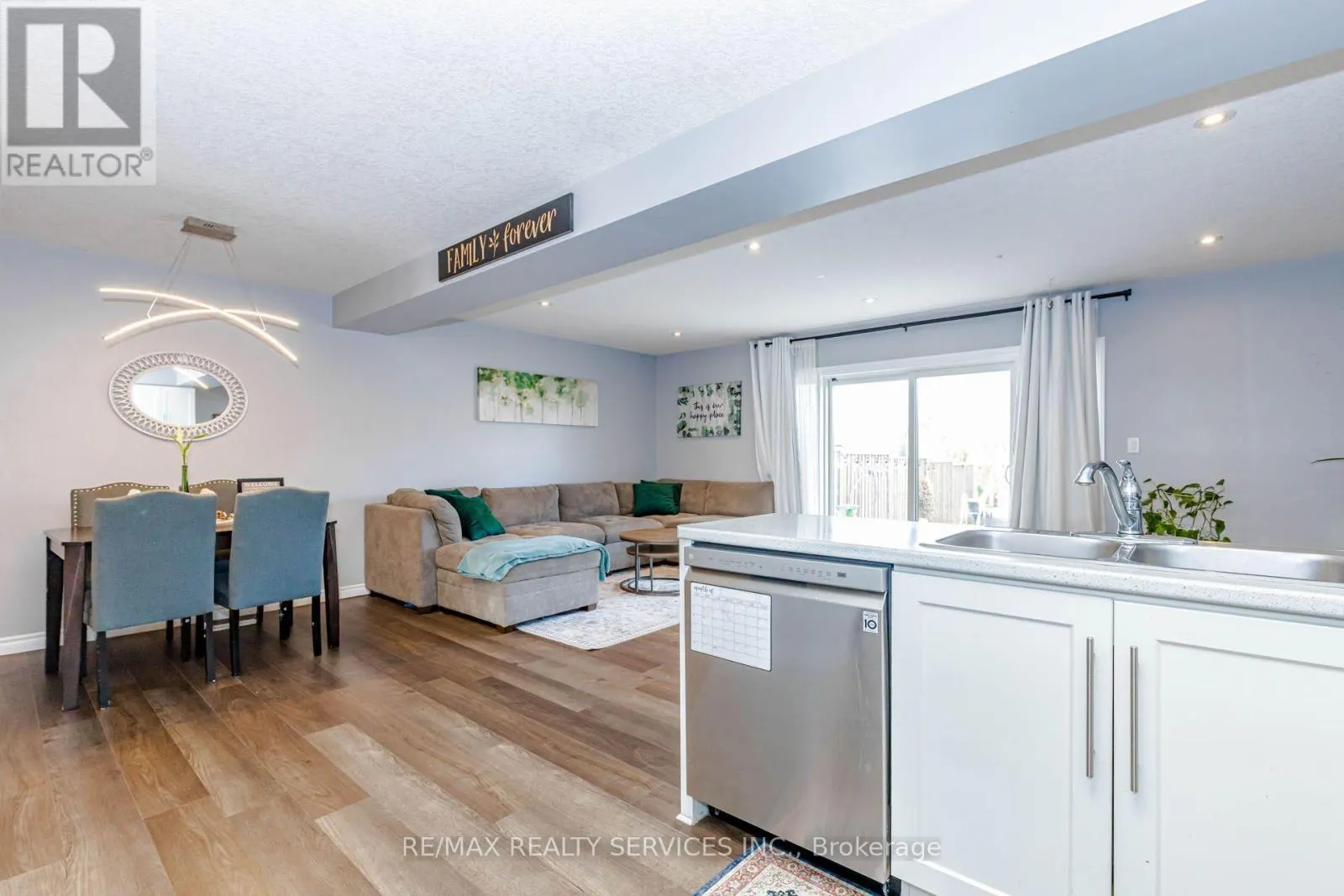 1561 DUNKIRK AVENUE