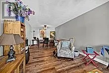 201 - 820 LAURIER BOULEVARD N